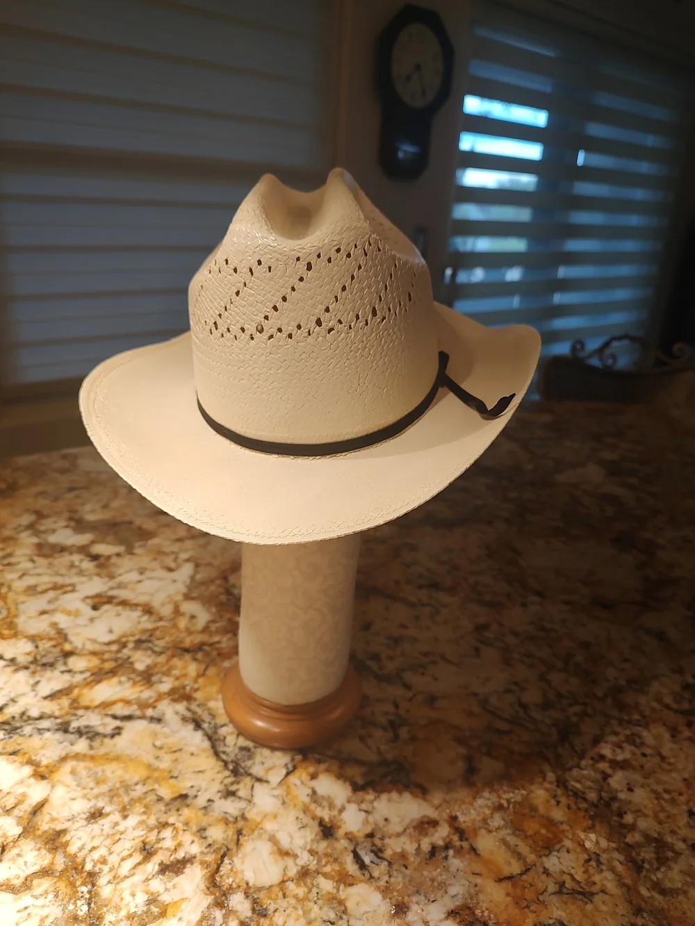 Stetson Natural Straw Cowboy Hat with Black Band. 6X size 7 3/4 NWT